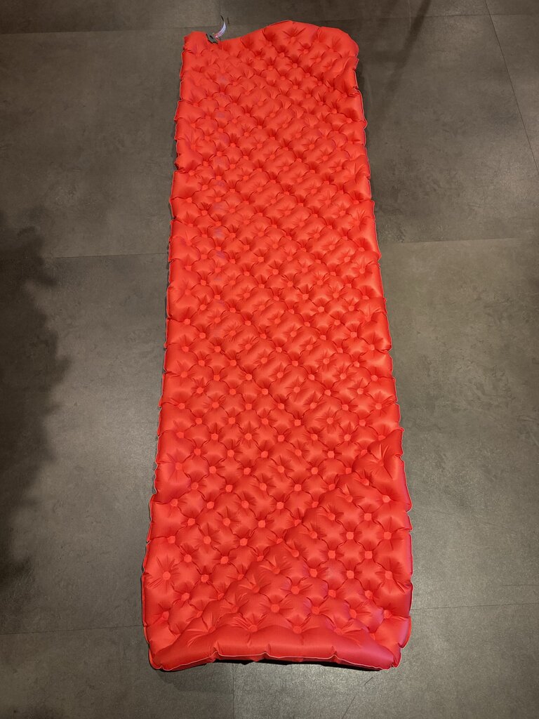 Sea To Summit Comfort Plus Insulated Inflatable Sleeping Pad, Red, Regular