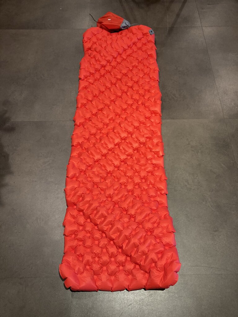 Sea To Summit Comfort Plus Insulated Inflatable Sleeping Pad, Red, Regular