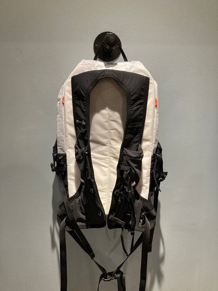 Hyperlite Aero 28 Backpack, White/Black, M (new w/ tags)