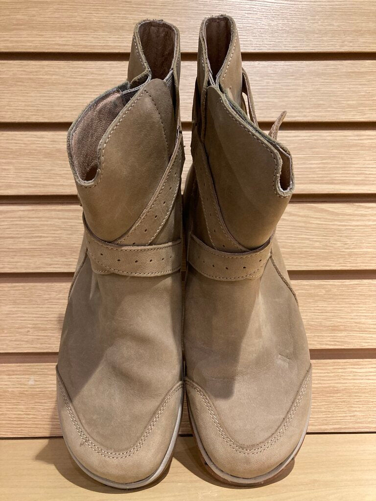 Chaco Skye Boots, Khaki, Women's 8