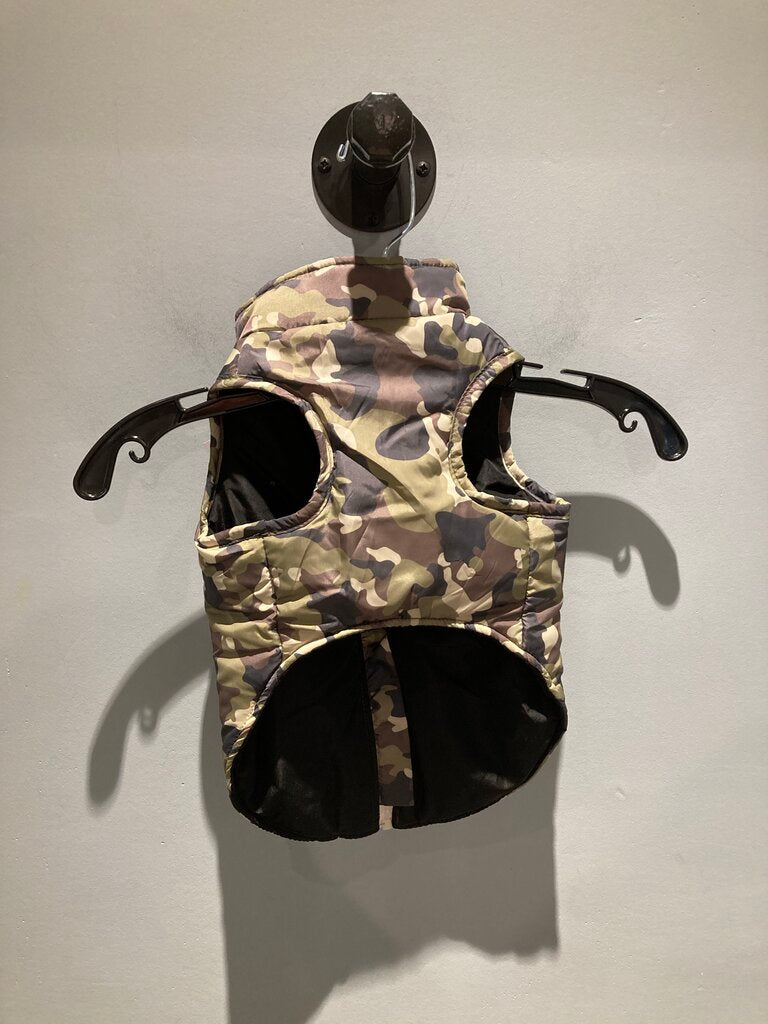 Frisco Pet Coat, Camo, Medium.