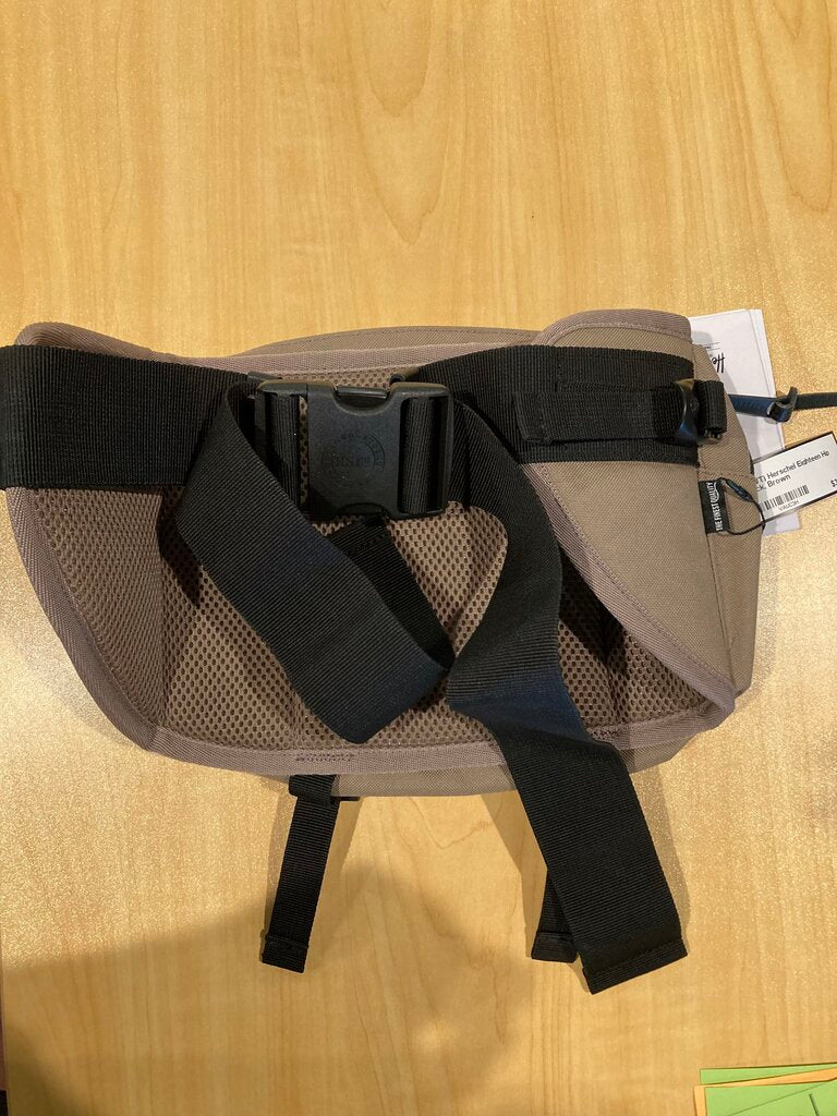 (NWT) Herschel Eighteen Hip Pack, Brown
