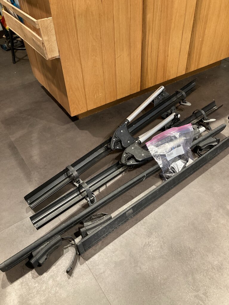 Thule Cross Bars w/ Dual Bike Roof Racks Set