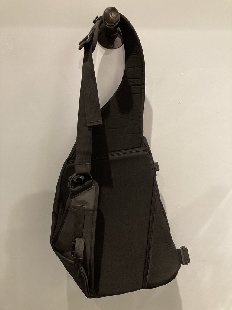 Arc'Teryx Quiver Sling Bag, Black/Red