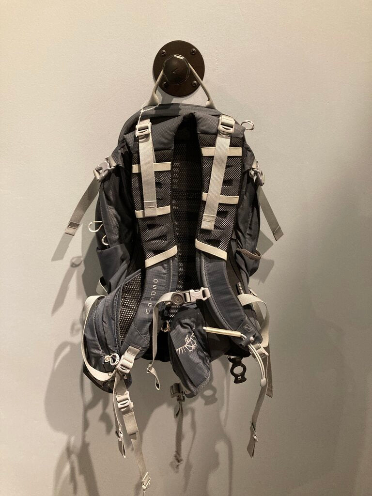 Osprey Manta Backpack, Grey, 28