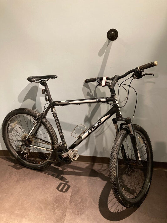 Trek Singletrack 820, Black/White, 21", 26"