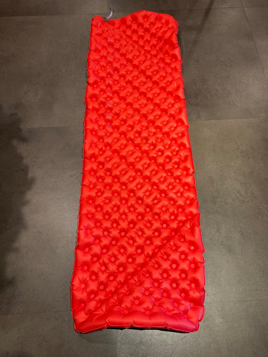 Sea To Summit Comfort Plus Insulated Inflatable Sleeping Pad, Red, Regular