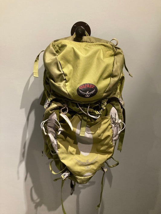 (Hip Pocket Issue) Osprey Atmos 50 Backpack, Green, 50L
