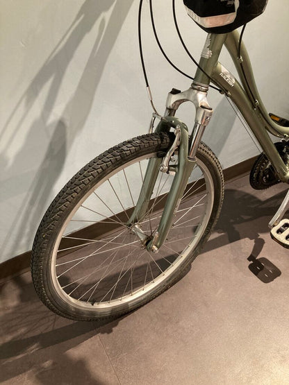 Raleigh Women's Venture 3.0, Green, 35cm, 26" Wheel