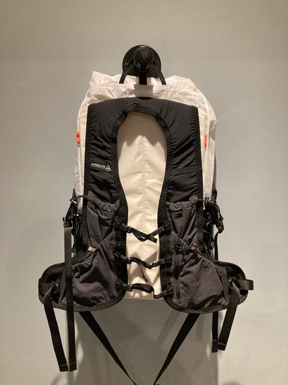 Hyperlite Aero 28 Backpack, White/Black, M (new w/ tags)