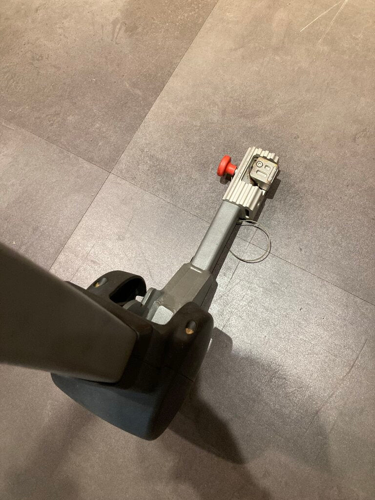 (No Key) Yakima RidgeBack Hitch Mount 2-Bike Rack, Grey/Red