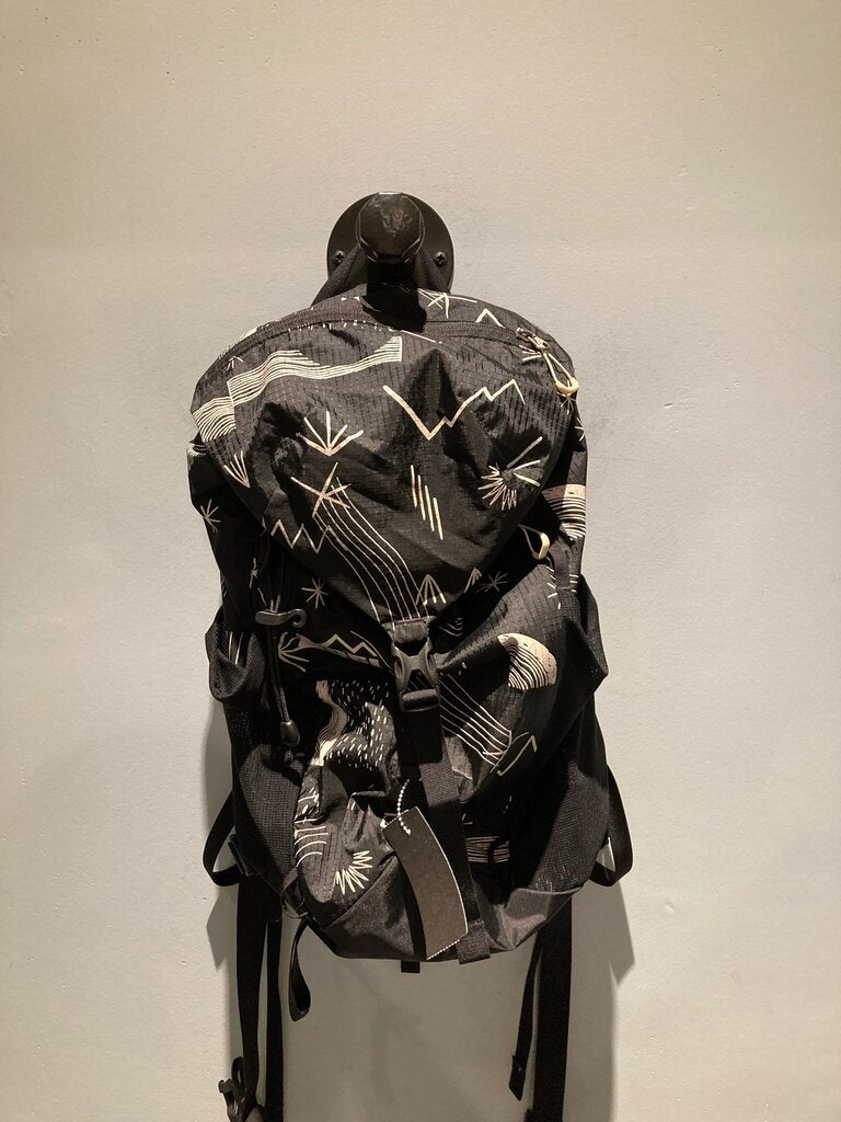 REI Flash Backpack, Black/Stars, 22L