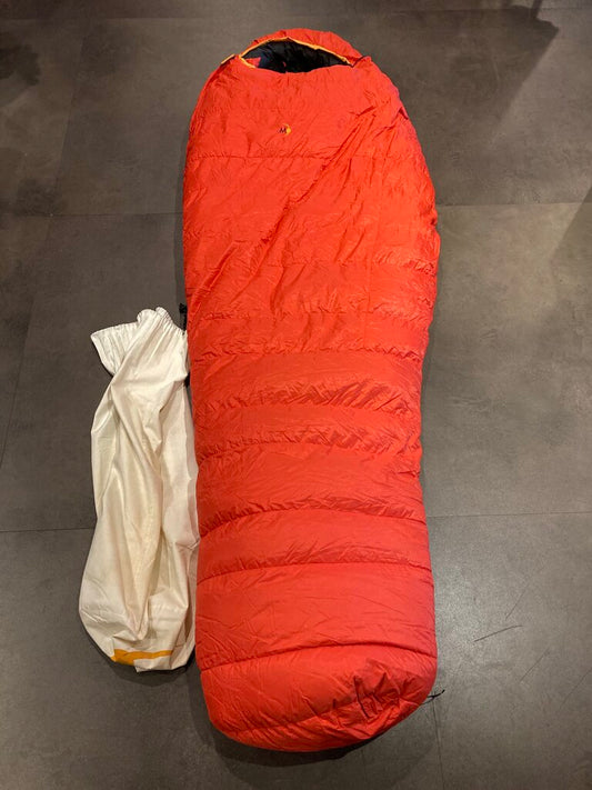 Moonstone Liberty Ridge 800 Sleeping Bag, Red/Black, .0 Degree