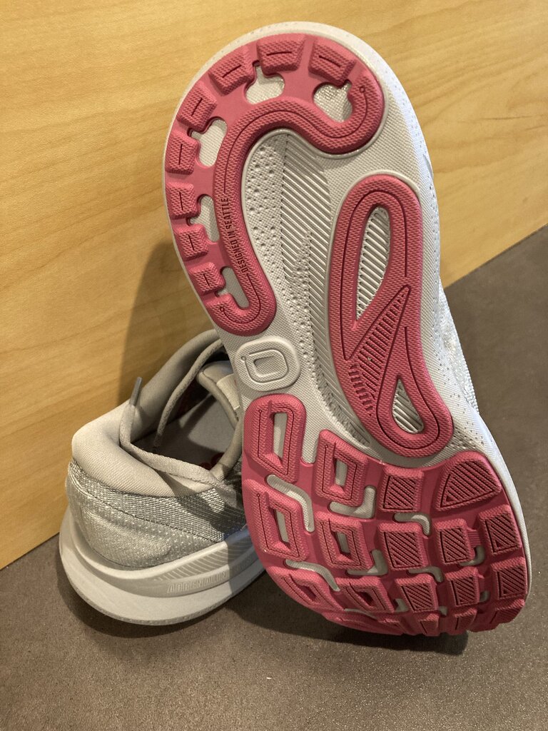 Brooks Adrenaline GTS 24 Shoes, Grey/Pink, Women's 6