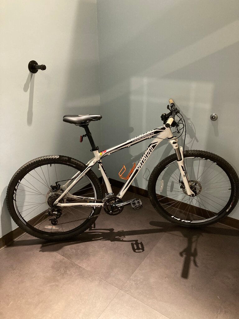 Specialized Hardrock MTB, White, 29" Wheels