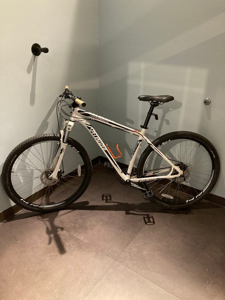 Specialized Hardrock MTB, White, 29" Wheels