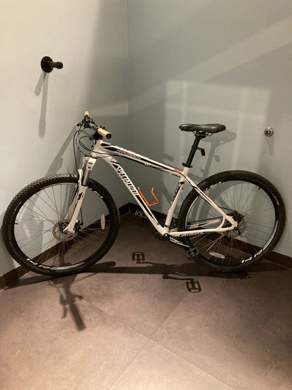 Specialized Hardrock MTB, White, 29" Wheels