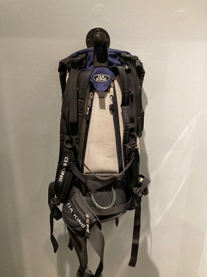 Dakine Poacher Backpack, Navy/Natural