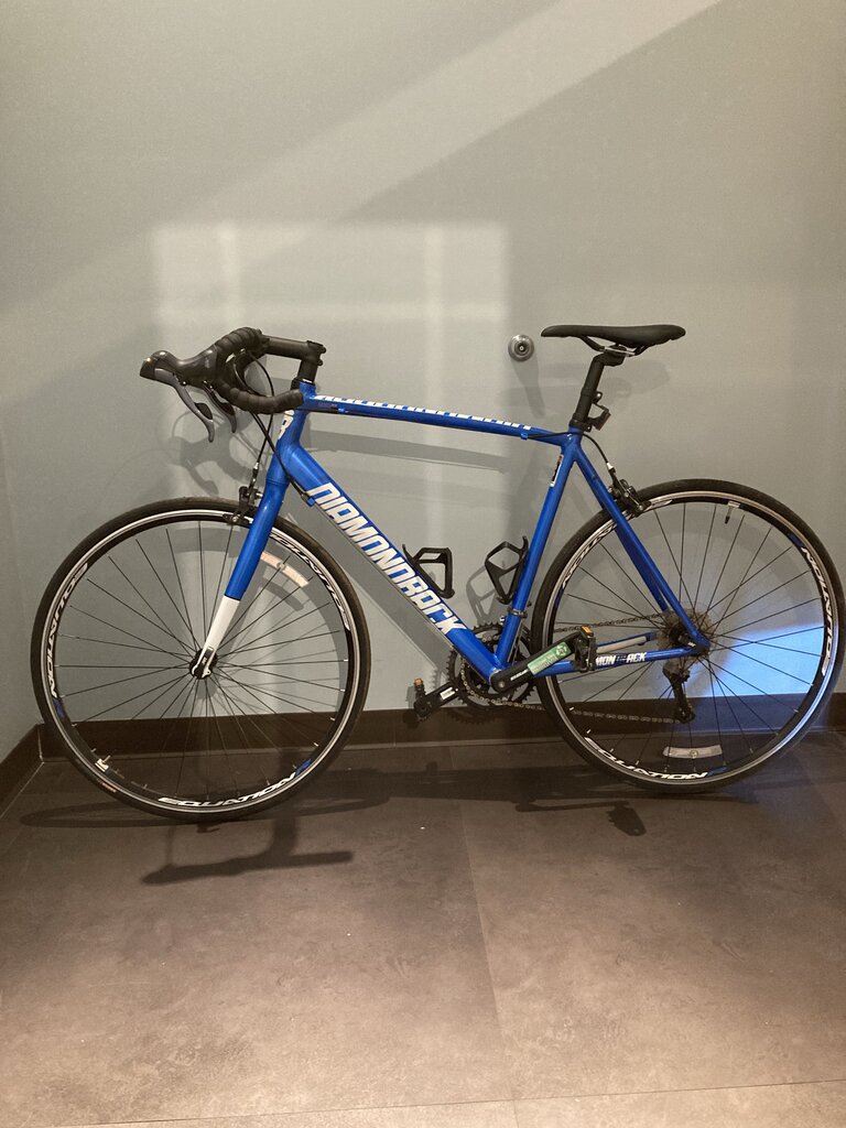 2017 Diamondback Century Sport Road Bike, Blue, 58cm Frame/700cm Wheels