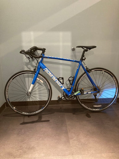 2017 Diamondback Century Sport Road Bike, Blue, 58cm Frame/700cm Wheels