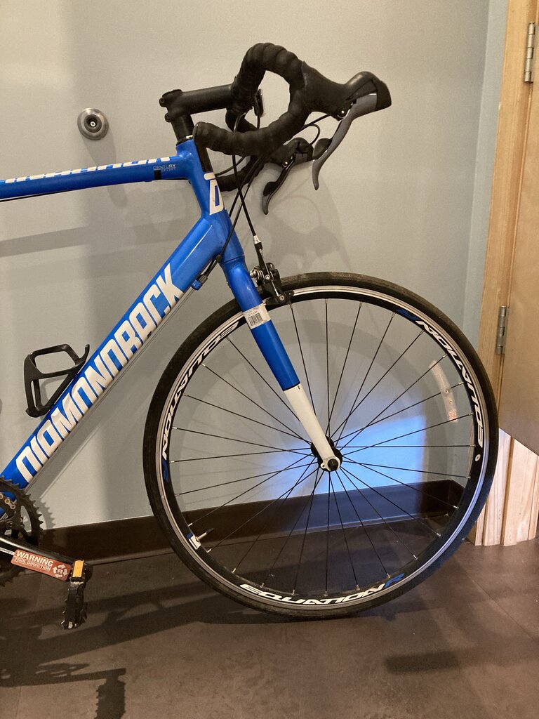 2017 Diamondback Century Sport Road Bike, Blue, 58cm Frame/700cm Wheels