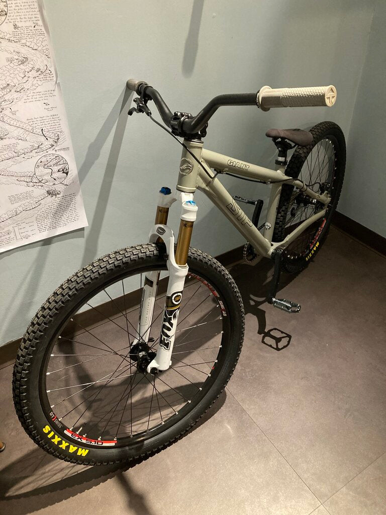 Giant STP Dirt Jumper MTB, Grey, 14" Frame/26" Wheels