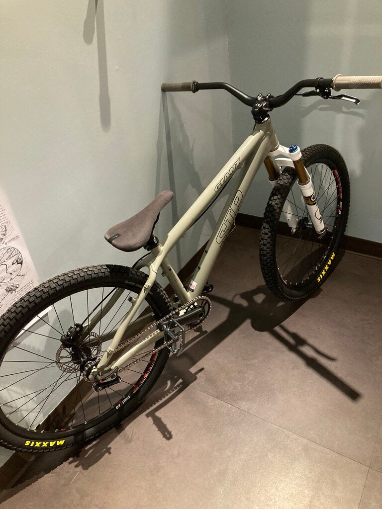 Giant STP Dirt Jumper MTB, Grey, 14" Frame/26" Wheels
