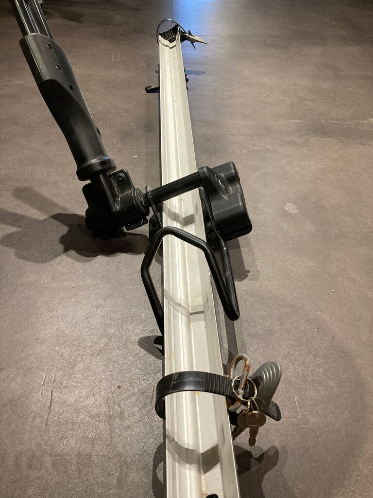 Thule UpRide Roof Mount Bike Rack w/ key, Silver, 1 Bike
