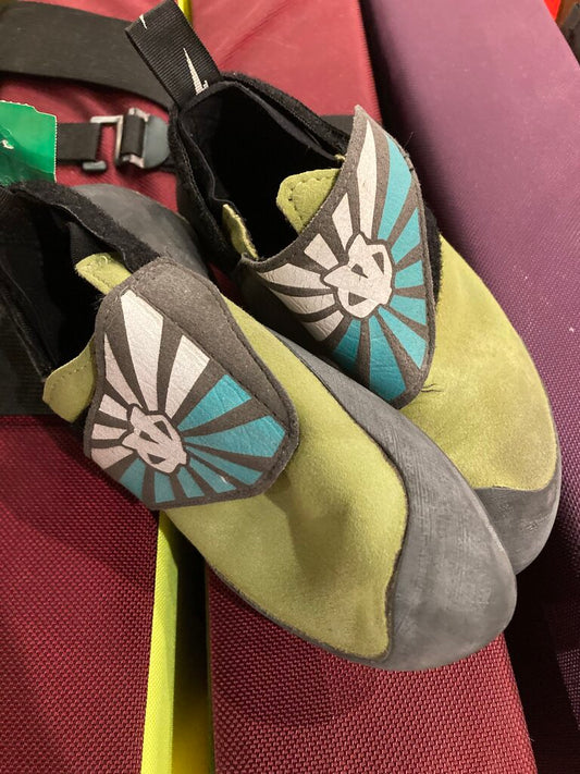 (Wear) Evolv Climbing Shoes, Black/Green, Kid's 3