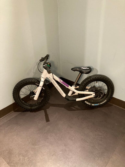 Kids Ride Shotgun Dirt Hero Balance Bike, White, 14"Wheels
