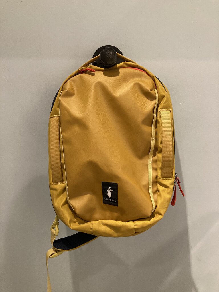 Cotopaxi Chasqui Sling, Mustard/Navy, 13L