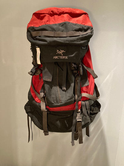 (Wear) Arc'teryx Bora Backpack, Red/Black, 95L Women's Adjustable