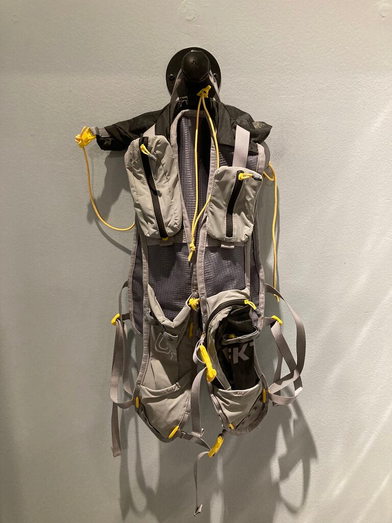 Ultimate Direction FKT Running Pack, Grey/Yellow/Black, 18L, S/M