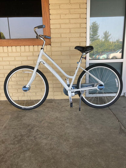 Trek Lime Lite Hybrid Bike, White, 26"wheels/17.5"frame