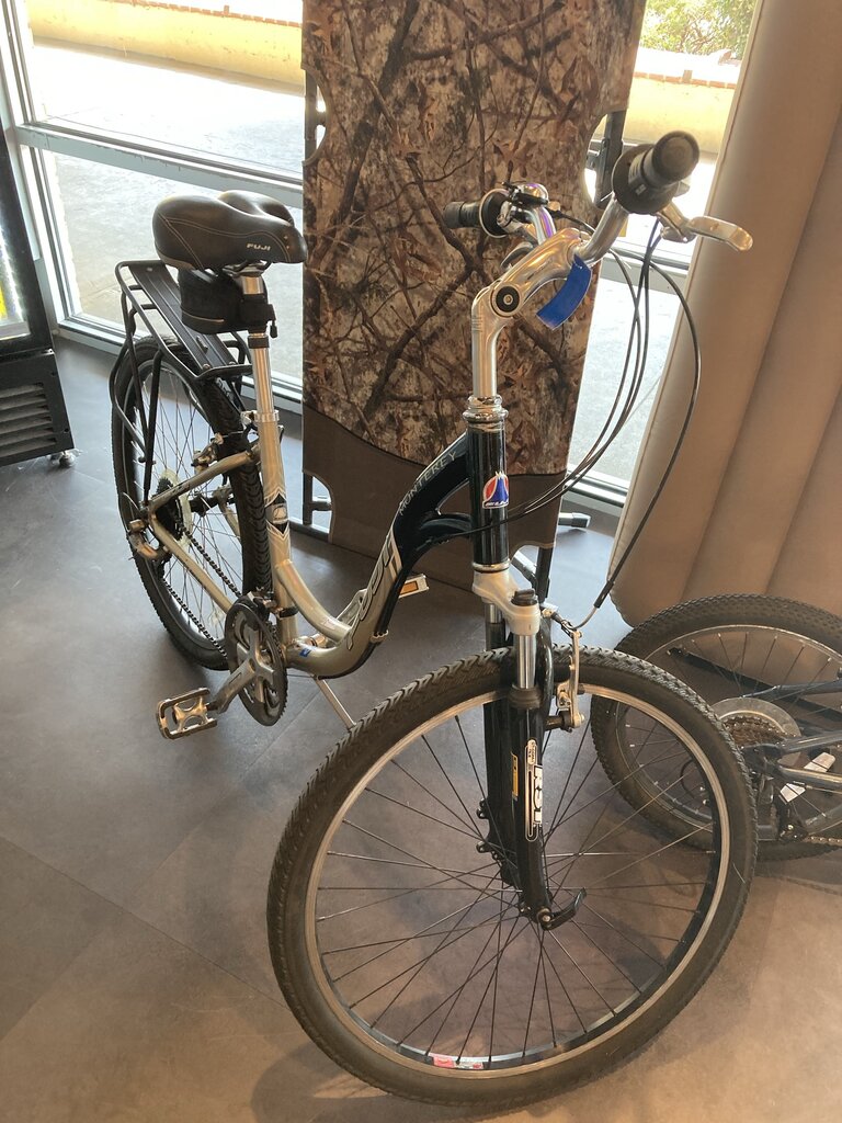 Fuji Monterey Bike, Grey, 16" Frame, 26" Wheels