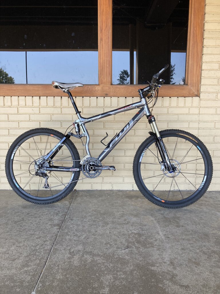 Fuji Diamond RC Bike, Silver, 19" Frame, 26" Wheels