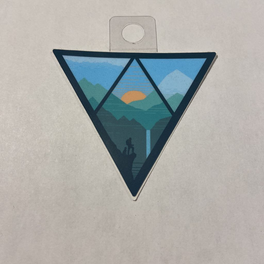 Menottees Triangle/Sun/Waterfall/Hiker